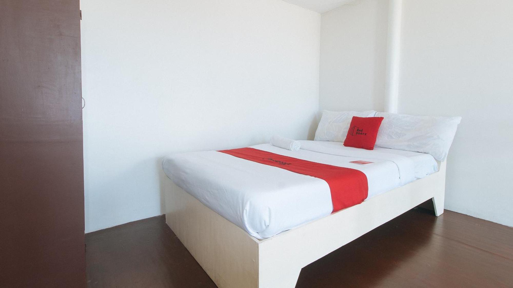 Reddoorz At Goldentown Hotel Davao City Exterior photo